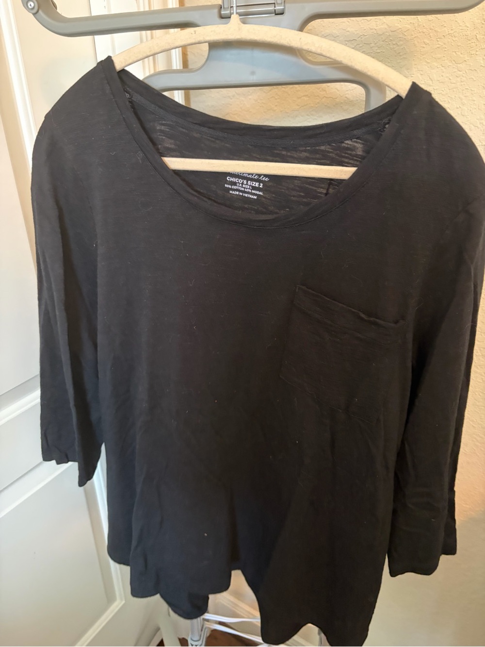 Chico's Black Scoop-Neck Long Sleeve Pocket Tee
